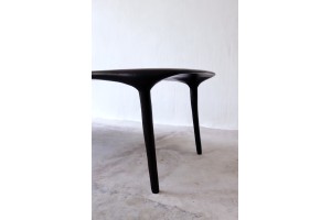 <a href="https://www.galeriegosserez.com/artistes/loellmann-valentin.html">Valentin Loellmann </a> - One Piece - Table